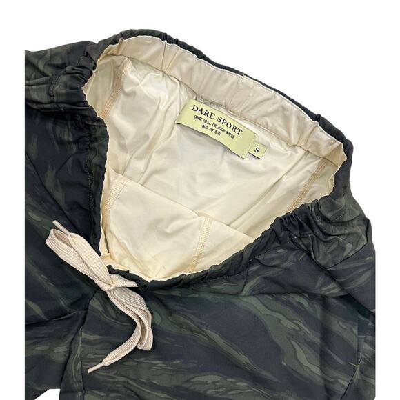 Darc Sport Men's Wolves Club Camo 15" Shorts With Inner Compression Liner Shorts - Picture 4 of 5